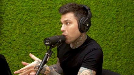 Fedez e il rapporto con i soldi dopo la malattia: «Avevo un obiettivo, dopo mi sono detto: non ha più senso»